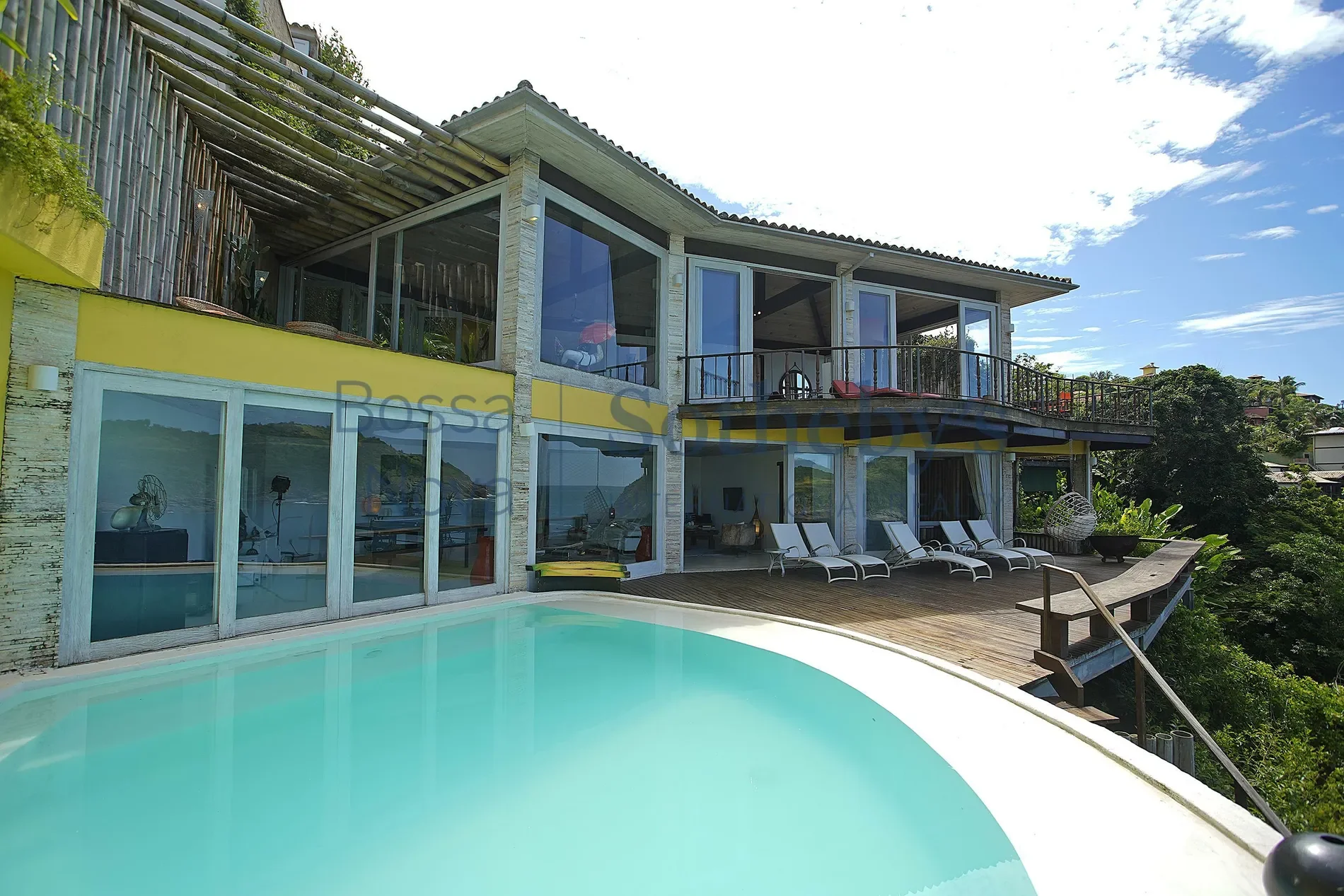 Exterior photo 6