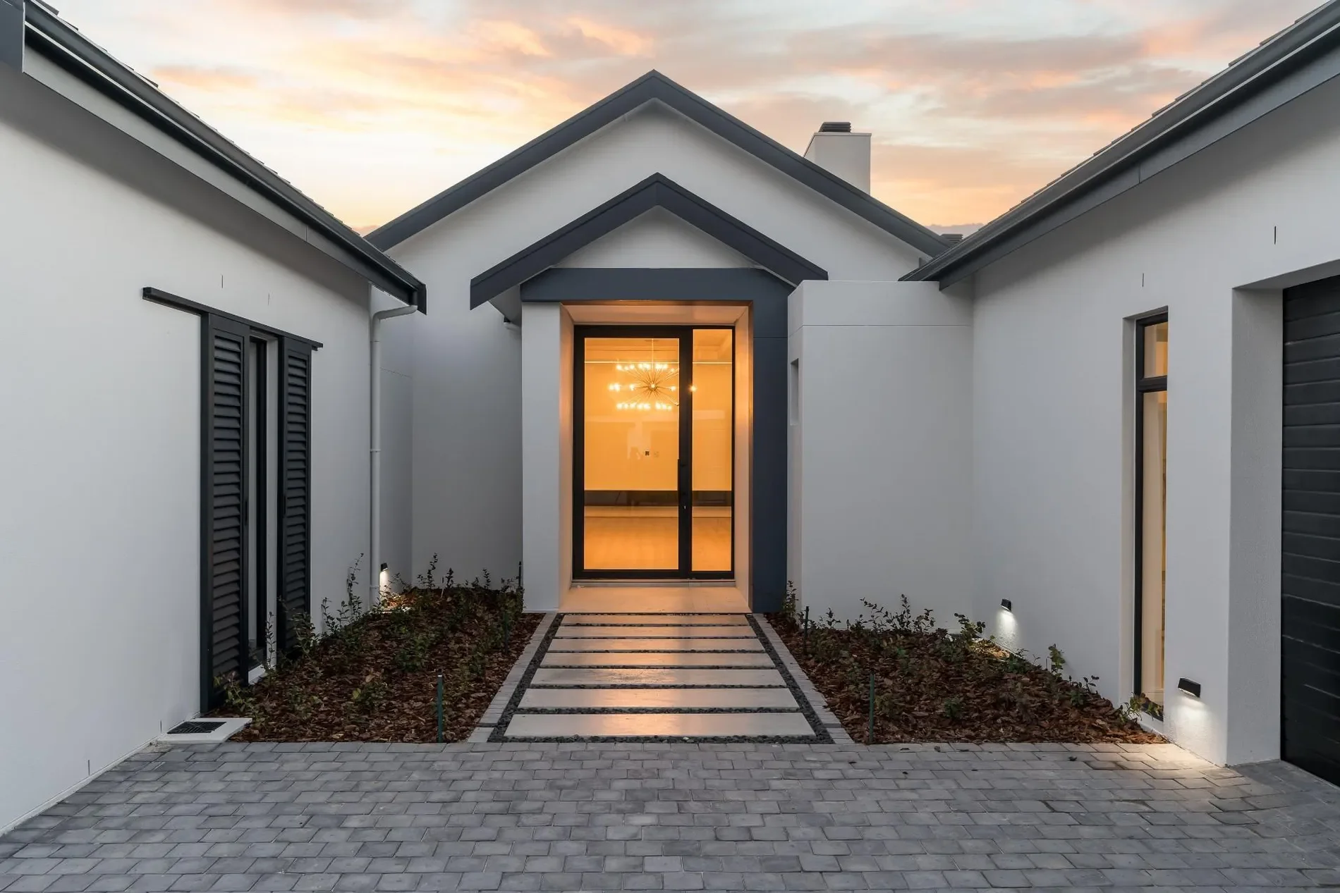 Exterior photo 2