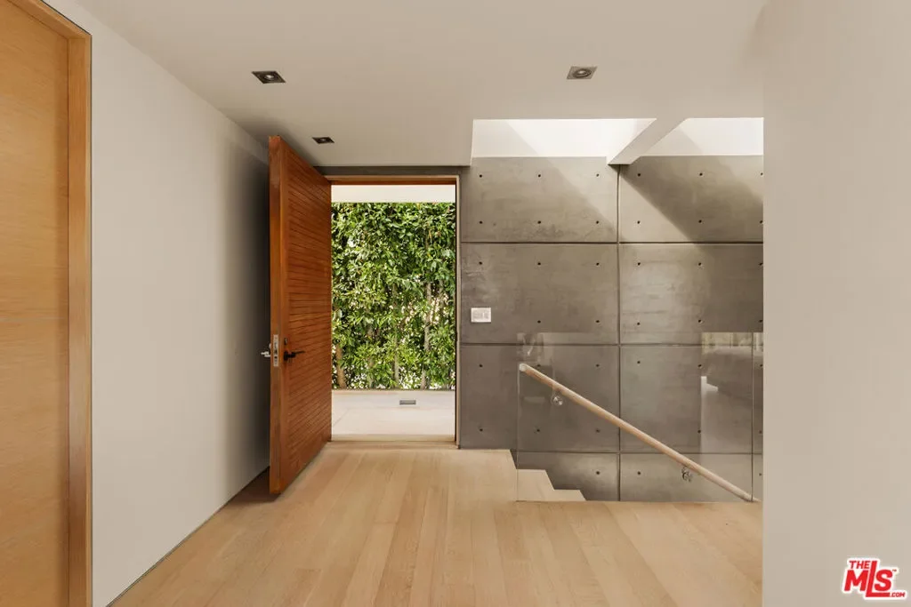 467 Paseo Miramar, Los Angeles, California, United States. - Photo 25