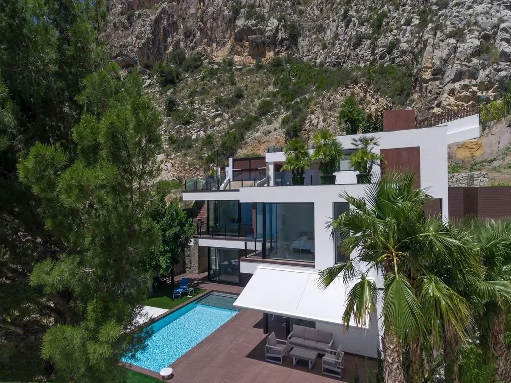 Exterior photo 3