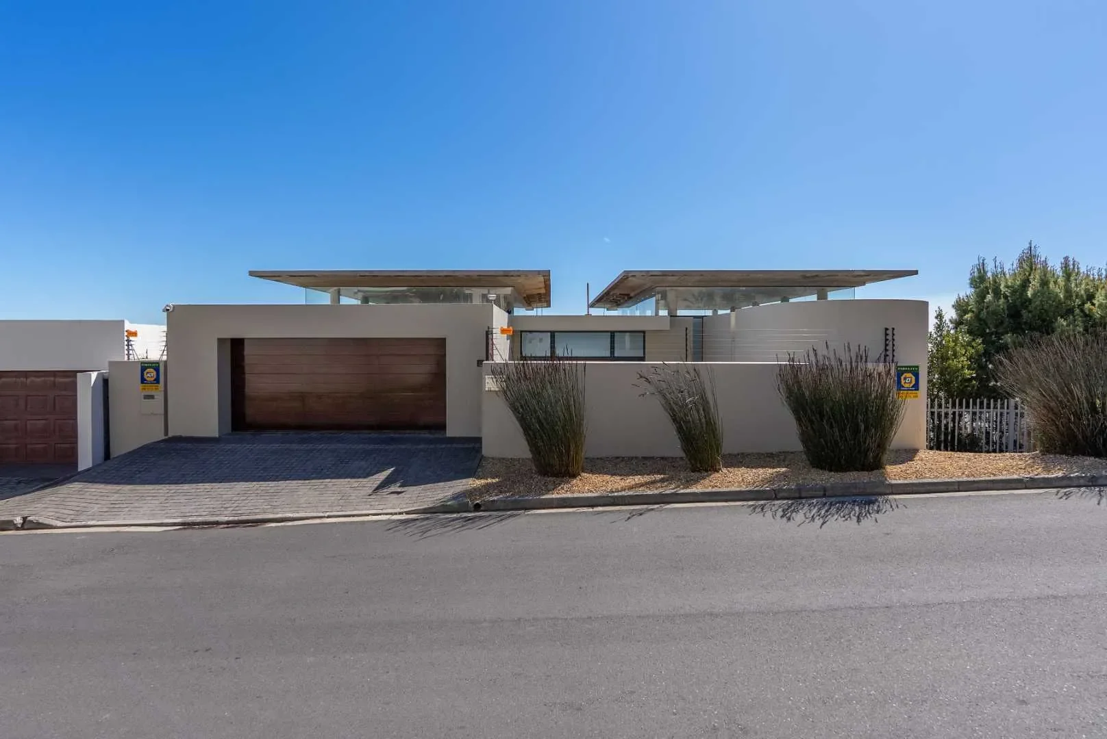 Exterior photo 12