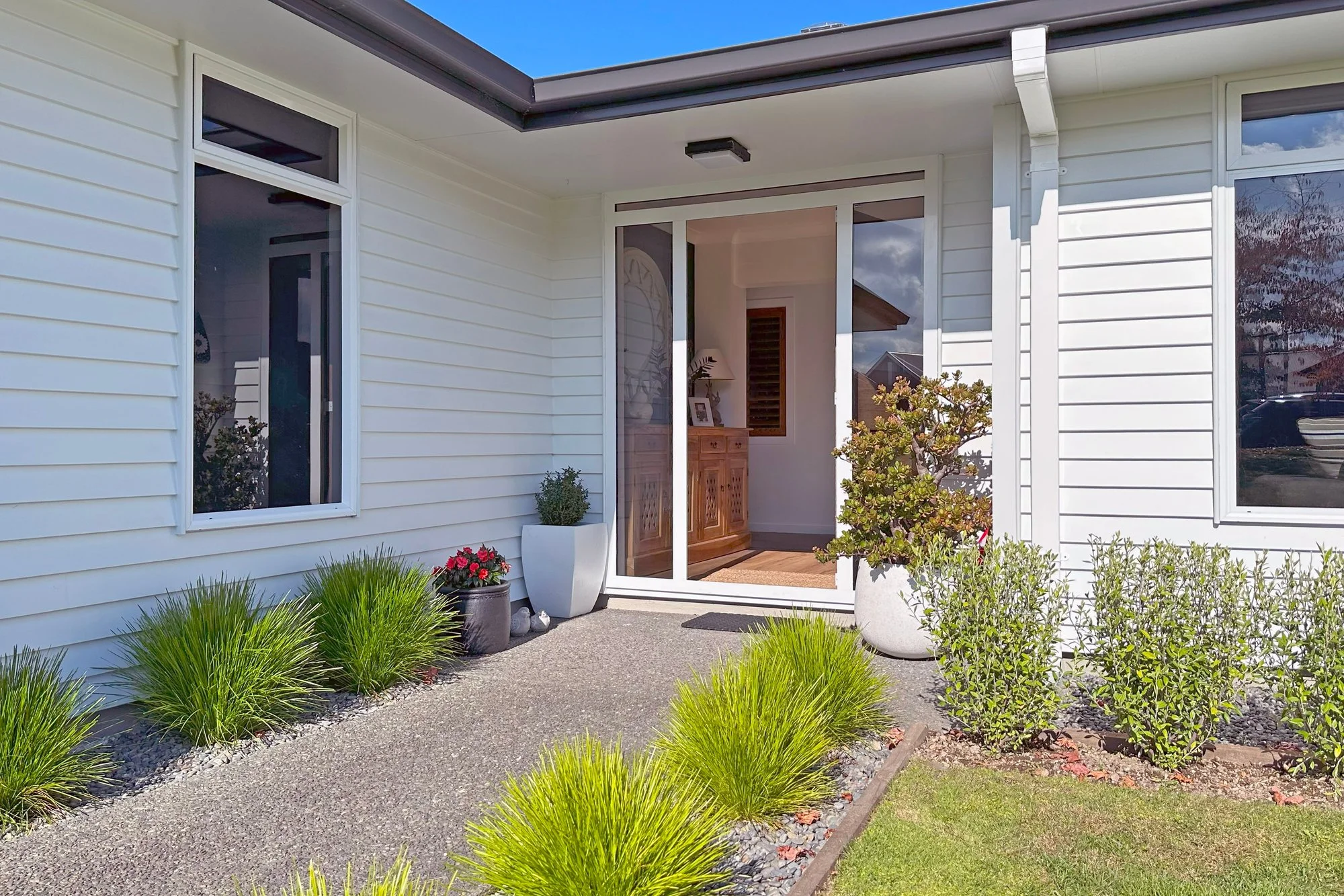 Exterior photo 2