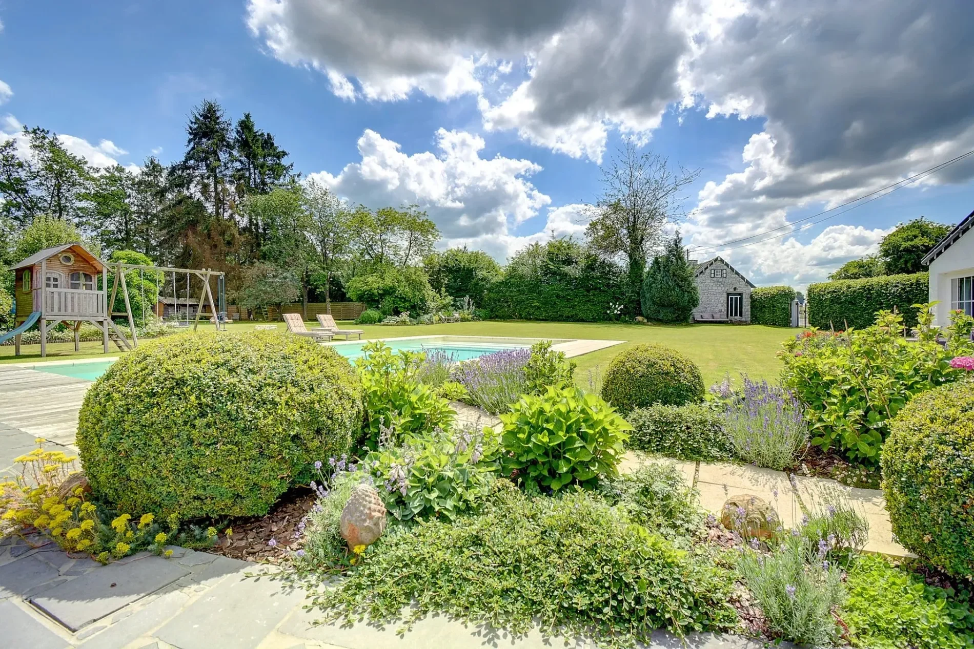Exterior photo 8