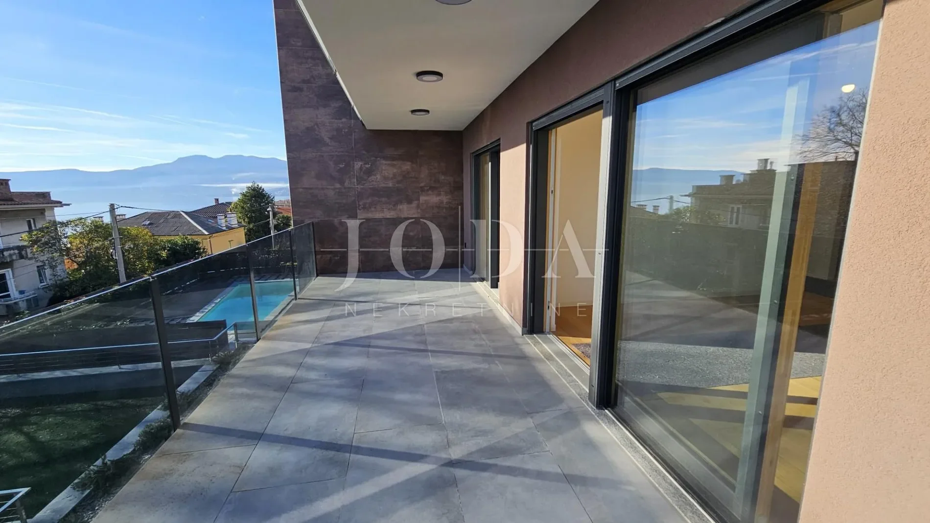 Exterior photo 7