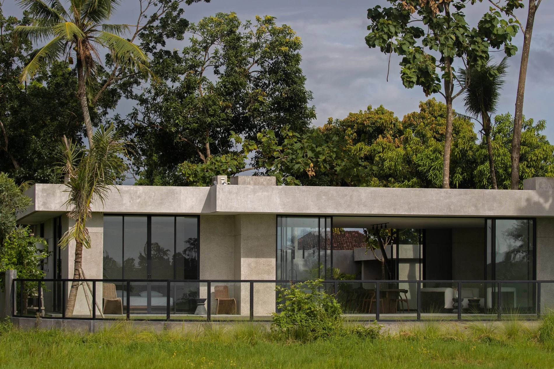 Exterior photo 4