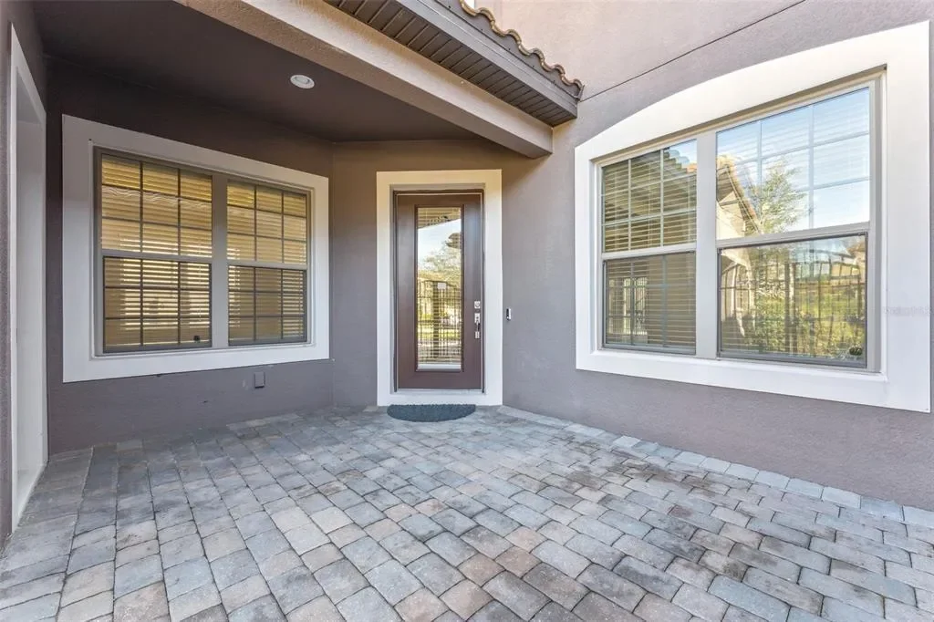 Exterior photo 9