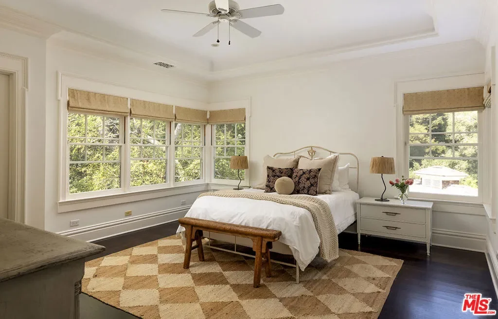 2041 Mandeville Canyon Road, Los Angeles, California, United States. - Photo 19