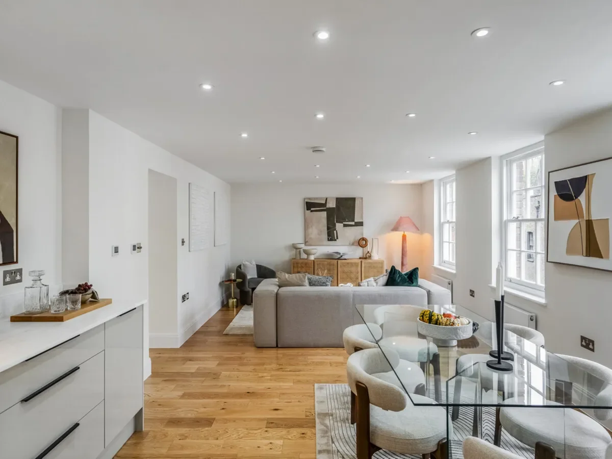 Cadogan Lane, London, SW1X, London, England, United Kingdom. - Photo 17