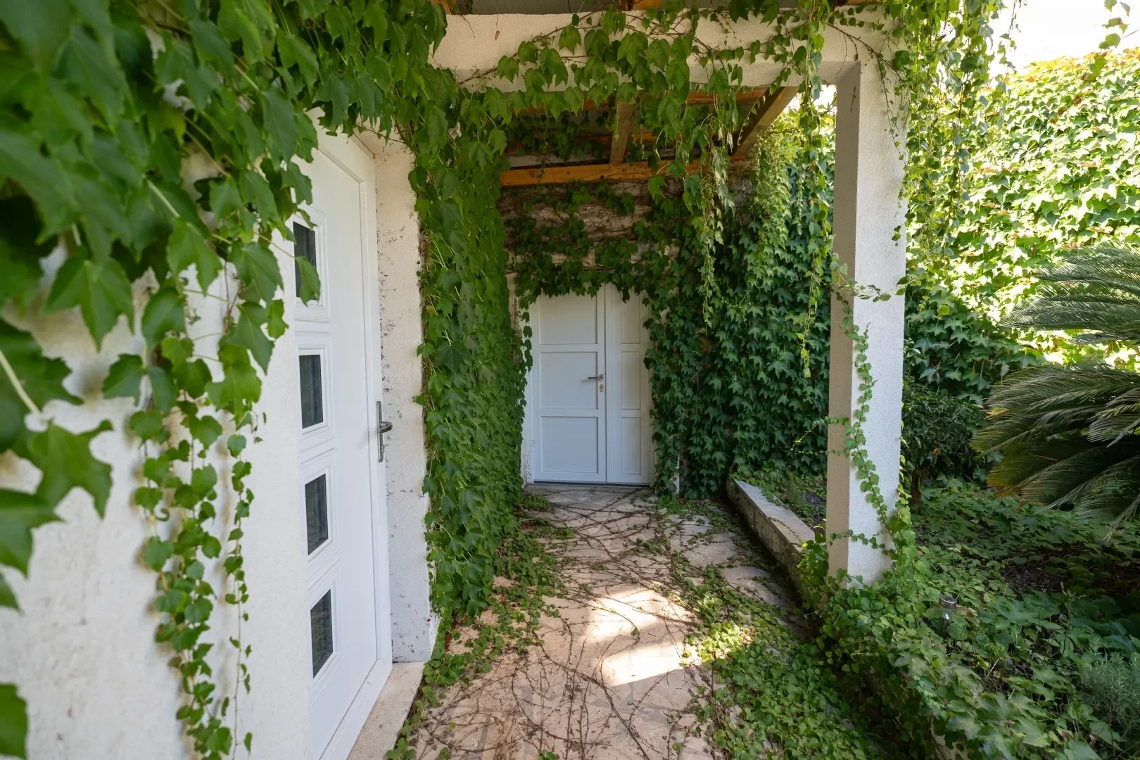 Exterior photo 4