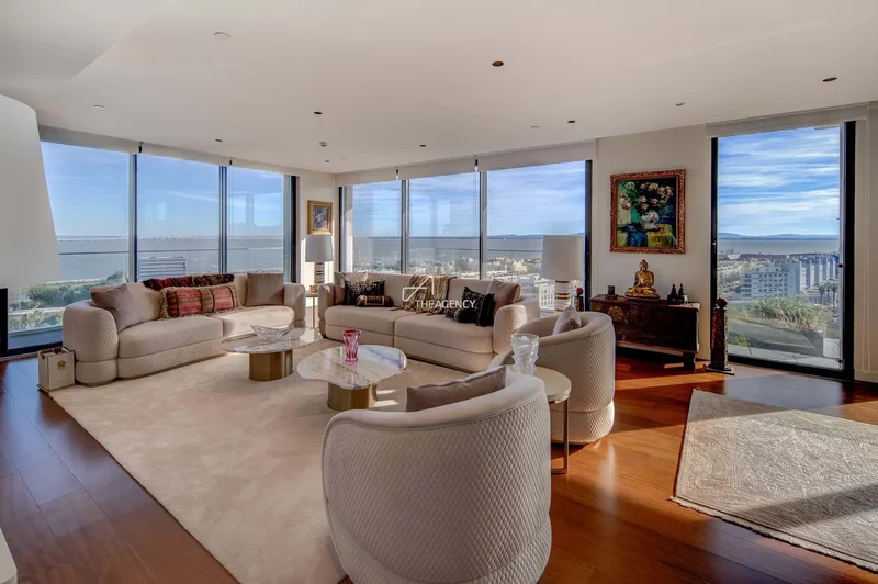 4 bedroom apartment with Stunning river views in Parque de Nações