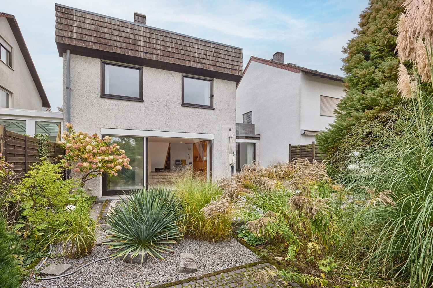 Exterior photo 6