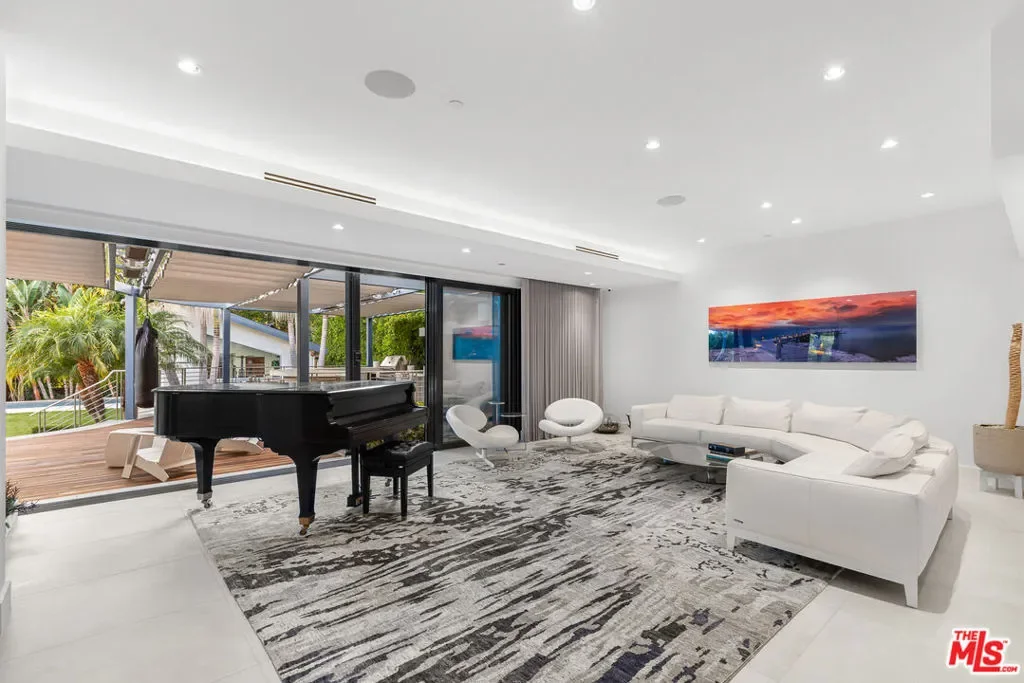 13524 D'Este Drive, Los Angeles, California, United States. - Photo 16