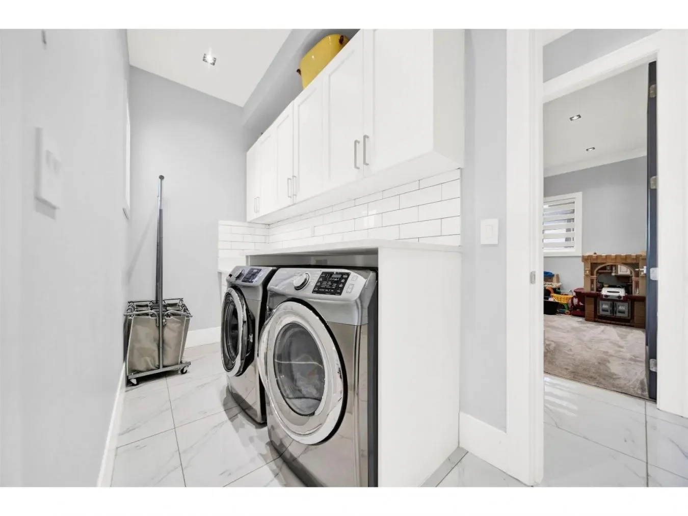 8670 TUNIS PLACE, Surrey, British Columbia, Canada. - Photo 29