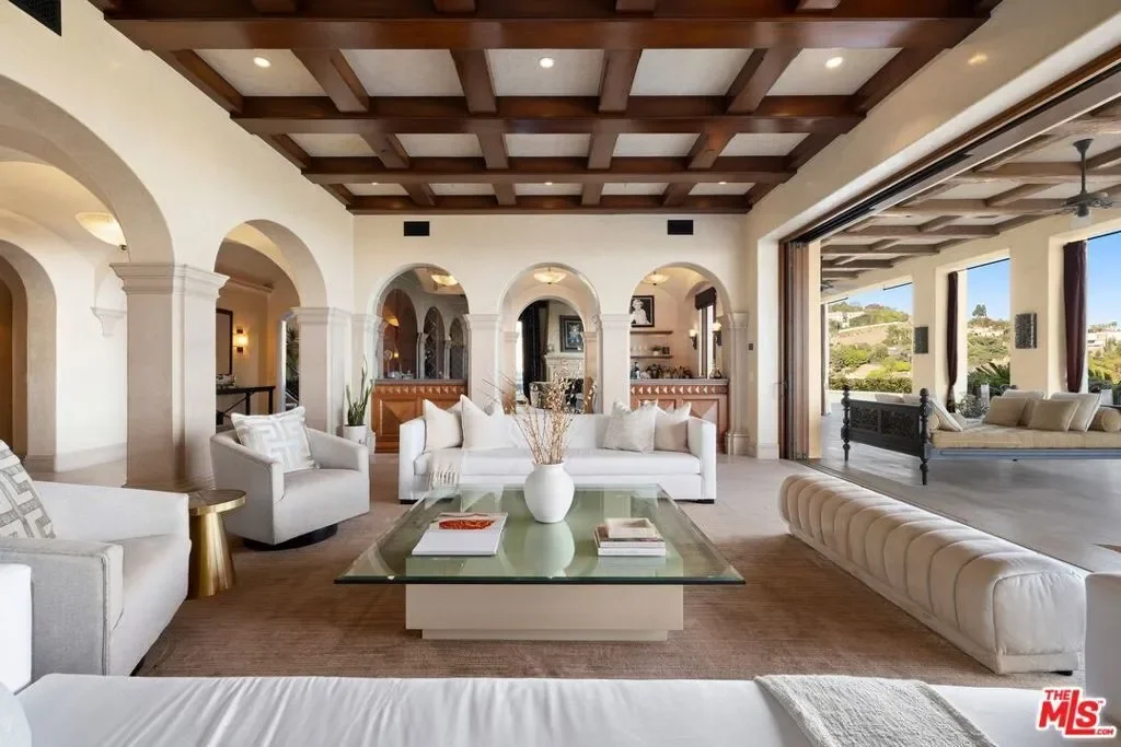 10066 Cielo Drive, Beverly Hills, California, United States. - Photo 10