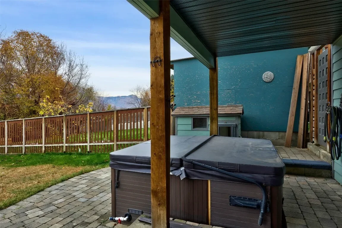 Exterior photo 8