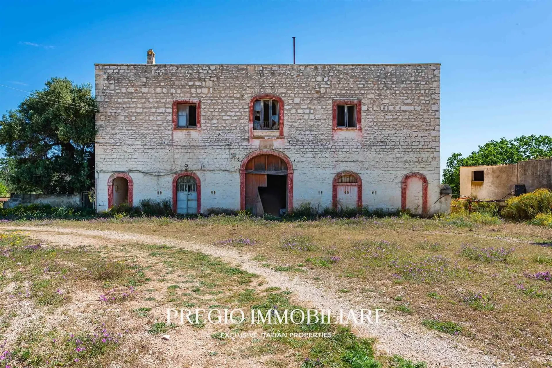 Exterior photo 9