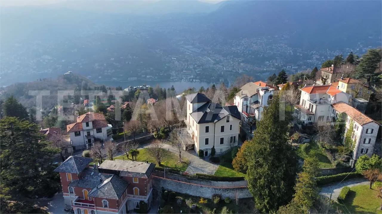 Brunate, Lombardy, Italy. - Photo 9