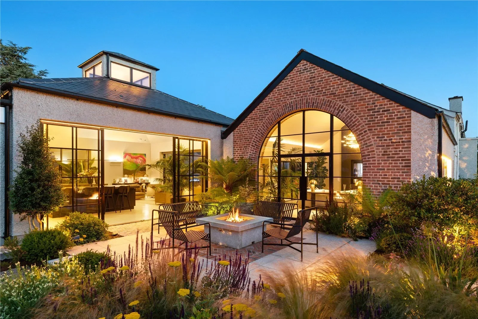 Exterior photo 9
