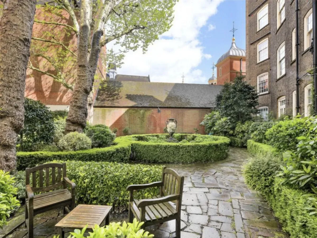 Cheyne Walk, London, SW3, London, England, United Kingdom. - Photo 1