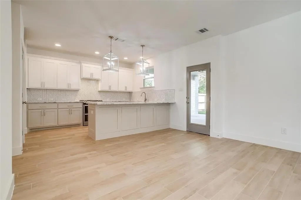 5618 Oaks Lane, Fort Worth, Texas, United States. - Photo 7