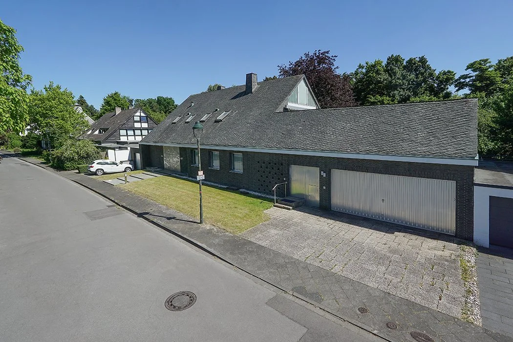 Exterior photo 2
