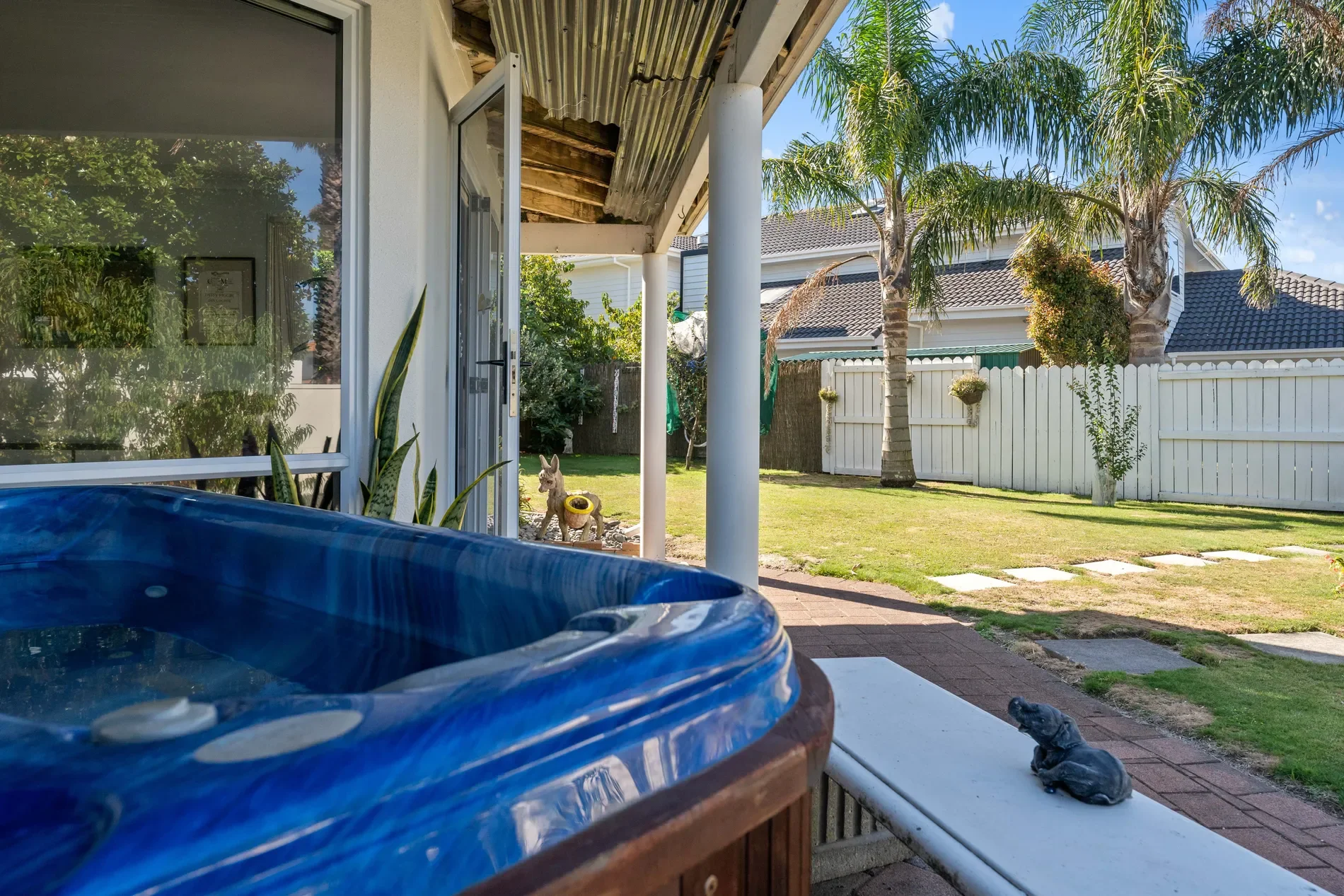 Exterior photo 4