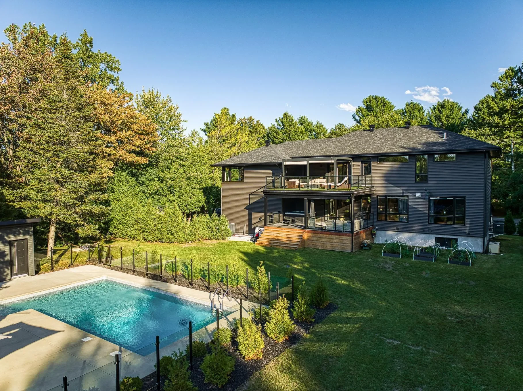 Exterior photo 4