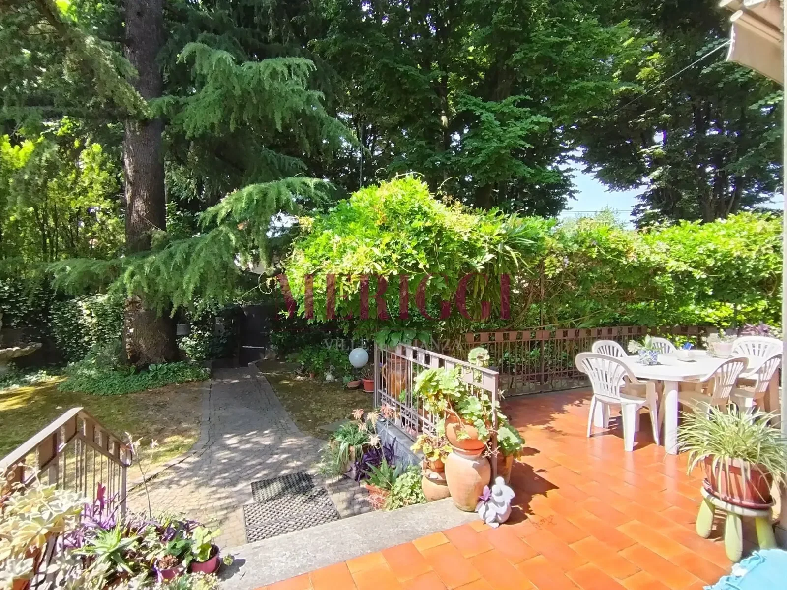 Viale dei Tigli, Cusano Milanino, Lombardy, Italy. - Photo 35