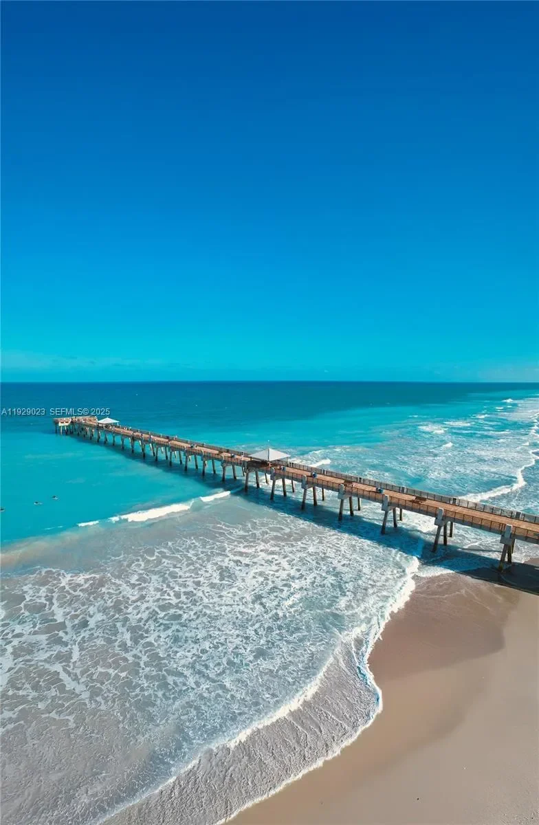 Condominium in Juno Beach
