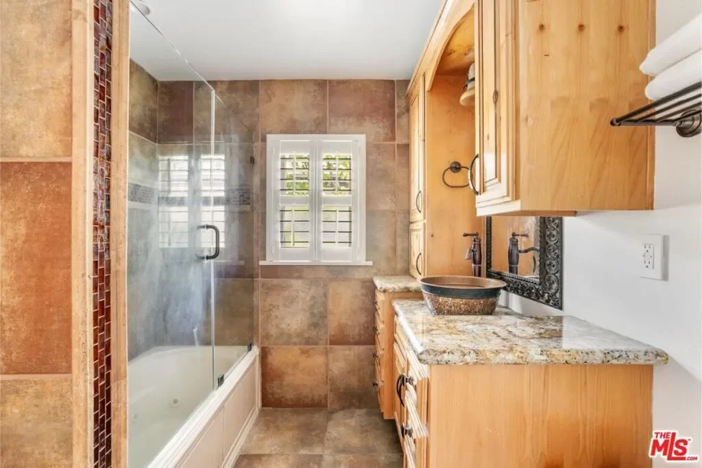4940 Arcola Avenue, Los Angeles, California, United States. - Photo 13