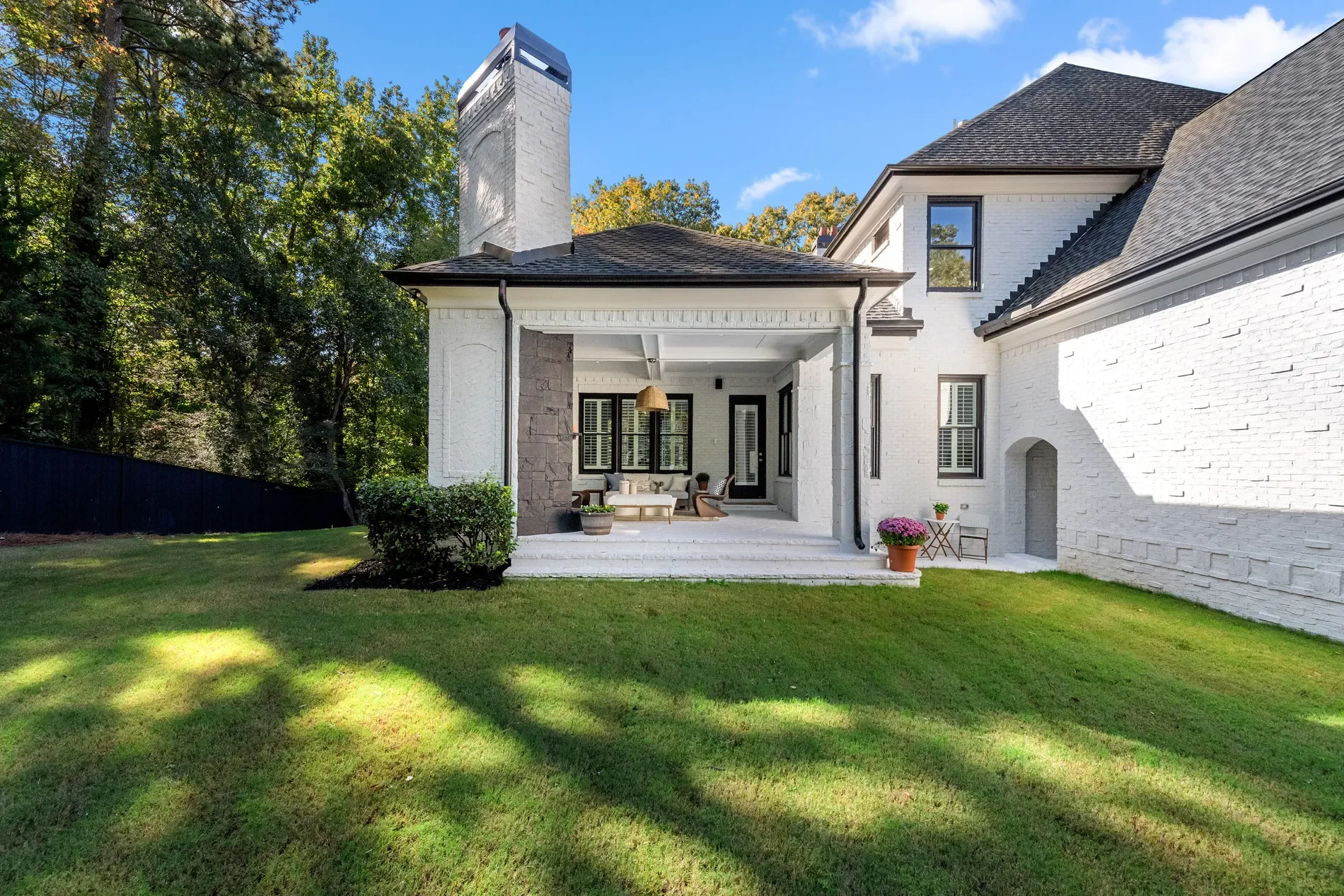 Exterior photo 2