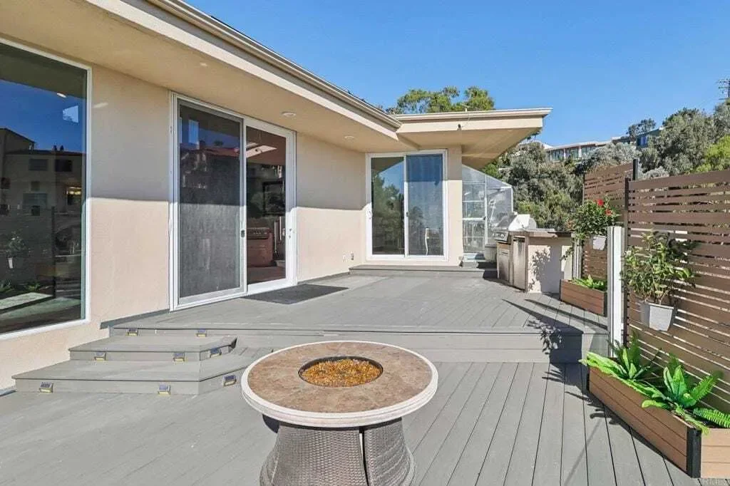 Exterior photo 4