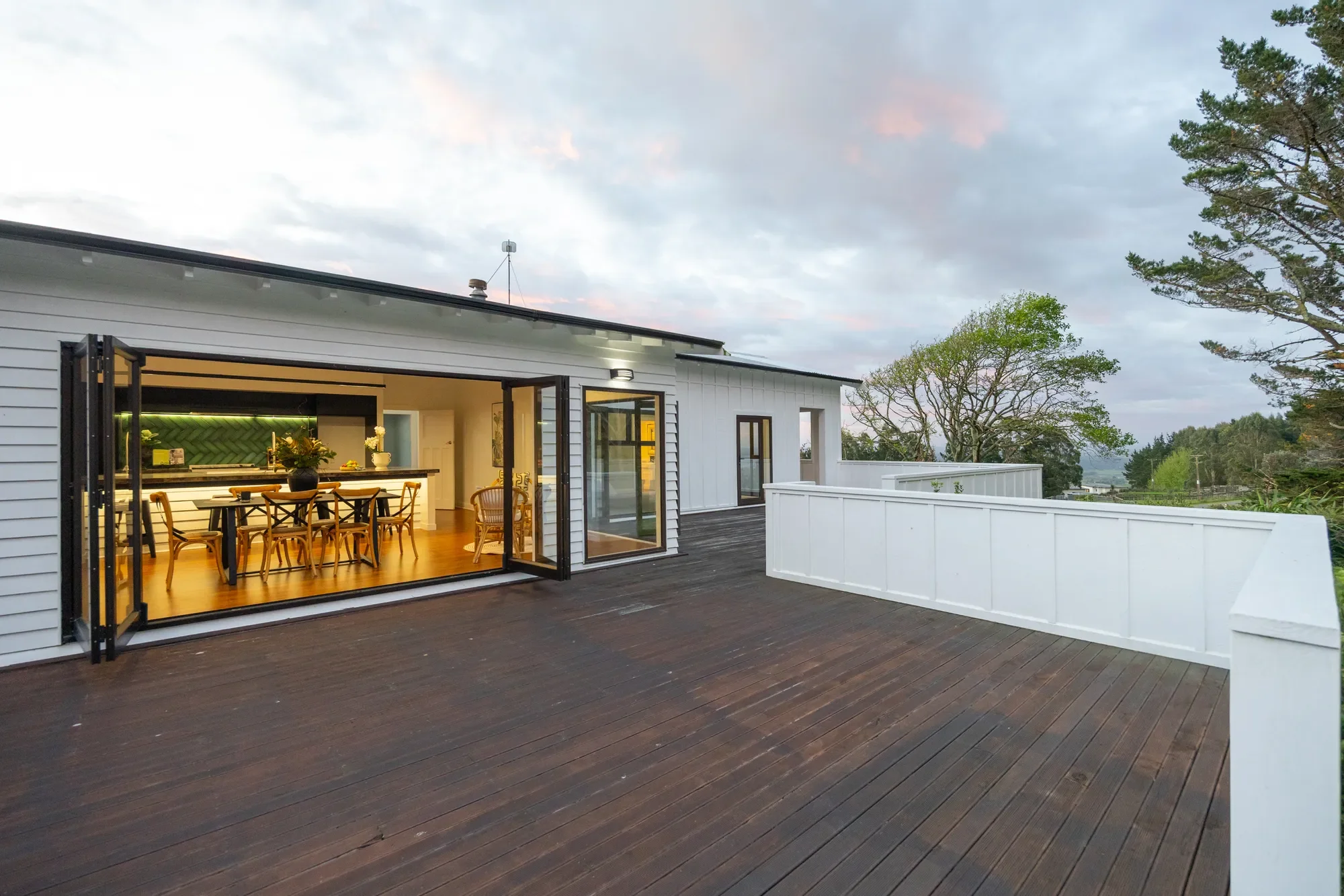 Exterior photo 6