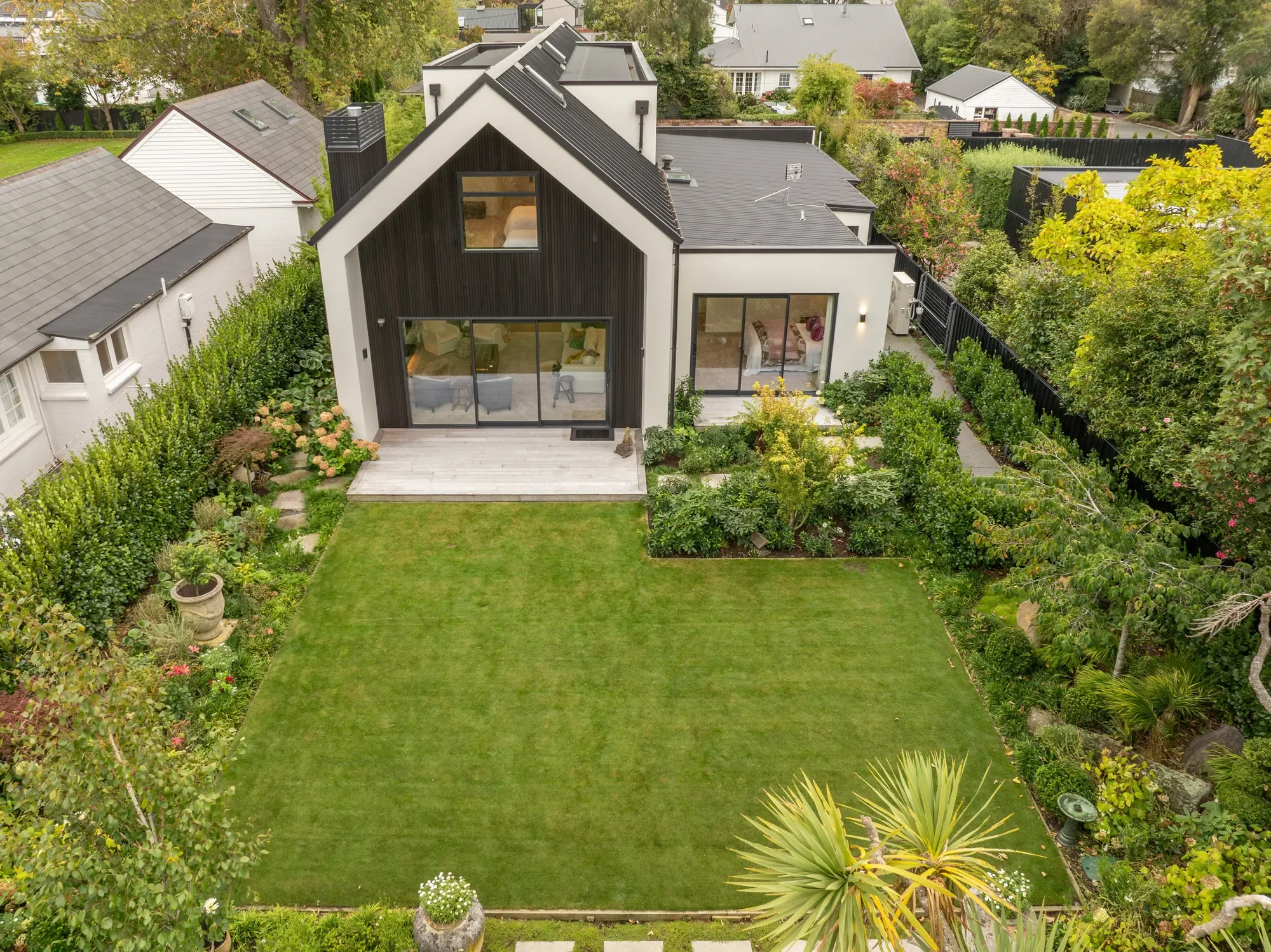 Exterior photo 8