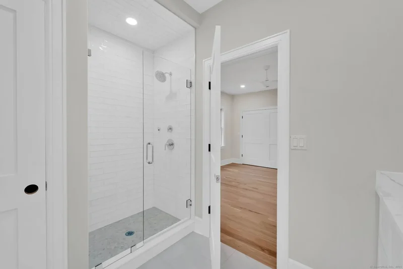 33 Middlebrook Place, Fairfield, CT, 06824, USA, Fairfield, Connecticut, United States. - Photo 12