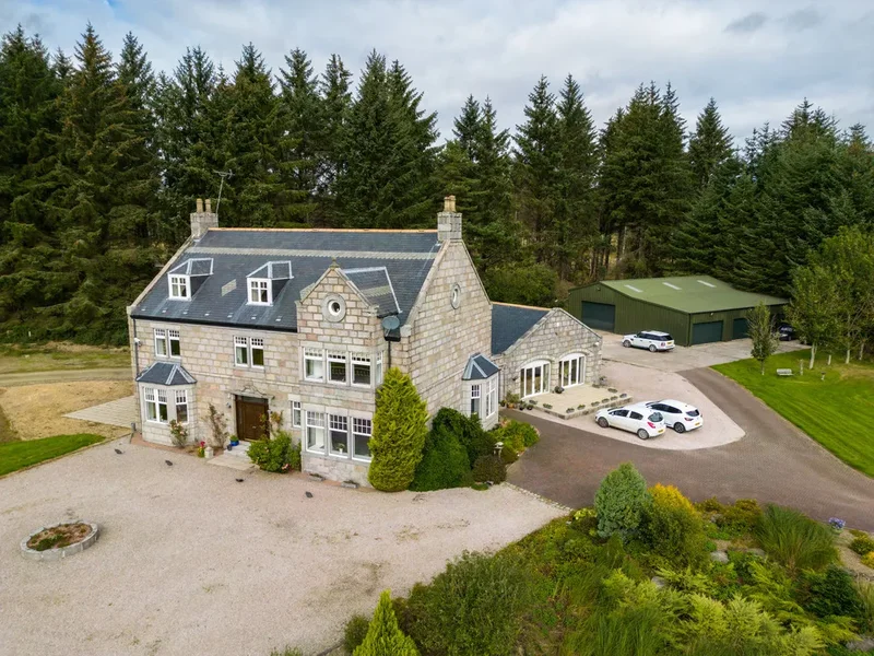 Canterbury House occupies a commanding position amid the rolling farmlands of rural Aberdeenshire, a