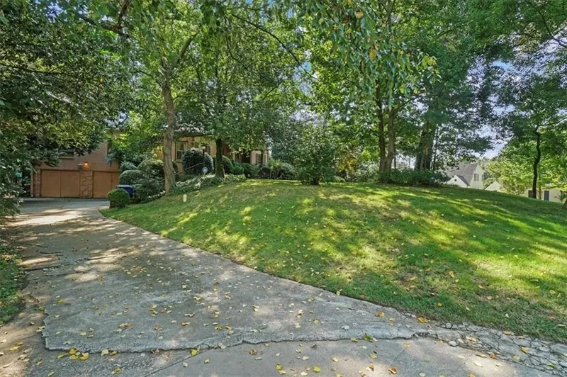 3061 Peachtree Drive NE, Atlanta, Georgia, United States. - Photo 25
