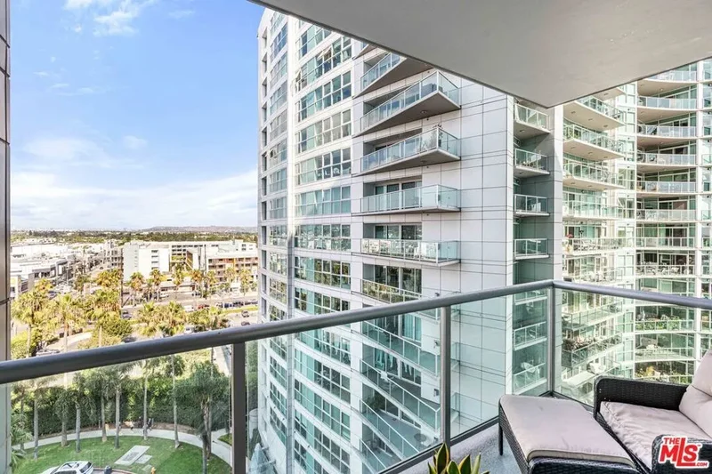 13650 Marina Pointe Drive 1009, Marina del Rey, California, United States. - Photo 11