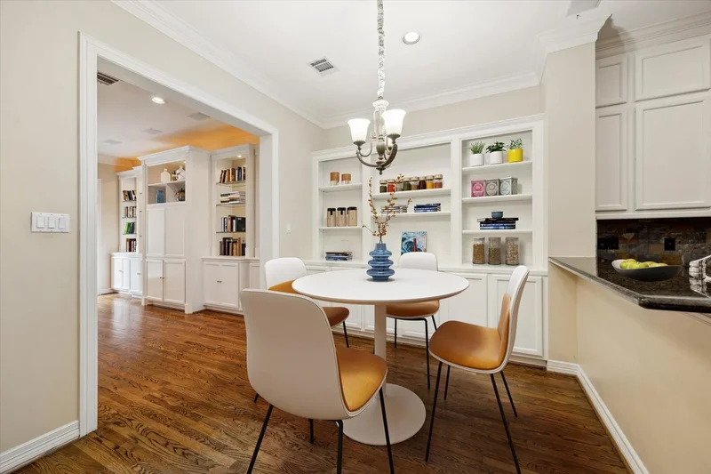 2 S Briar Hollow Lane, Houston, Texas, United States. - Photo 27