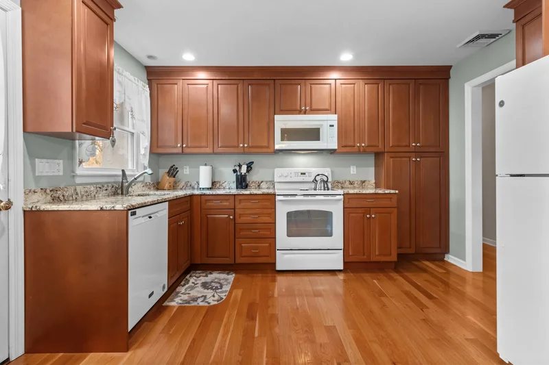 16 Katy Lane, Norwalk, Connecticut, United States. - Photo 20