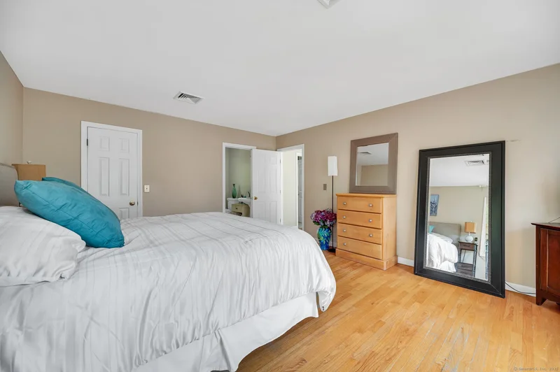27 Regency Drive, North Haven, Connecticut, United States. - Photo 36