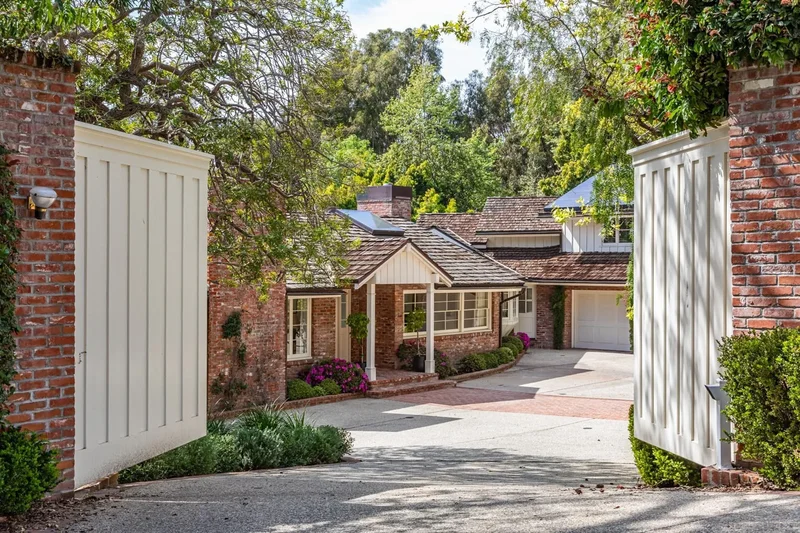 615 North Tigertail Road, Los Angeles, CA 90049, Los Angeles, California, United States. - Photo 8