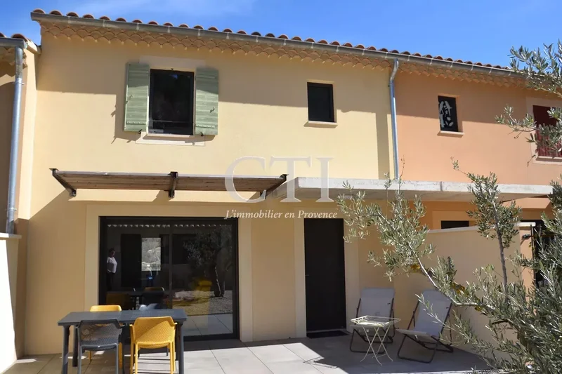 Luxury town house with swimming pool and panoramic view – Exclusive