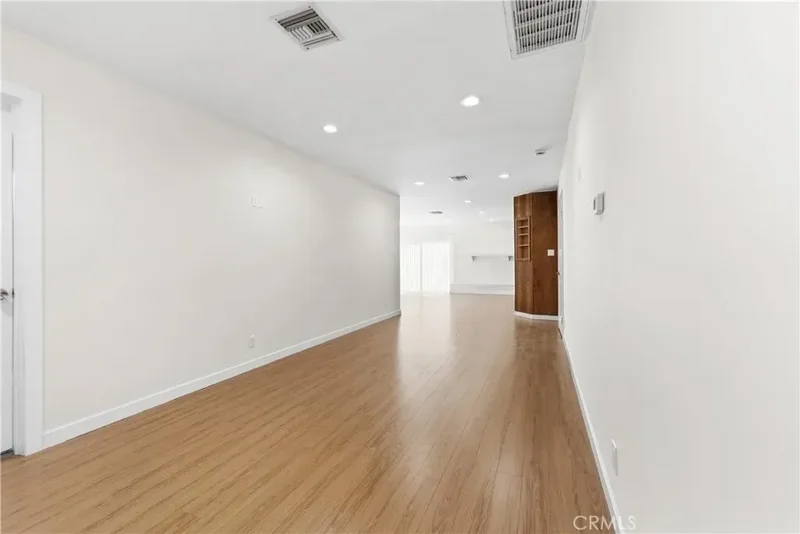 15210 Cohasset Street, Los Angeles, California, United States. - Photo 27