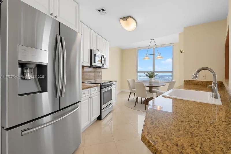 848 Brickell Key Dr 2502, Miami, Florida, United States. - Photo 18