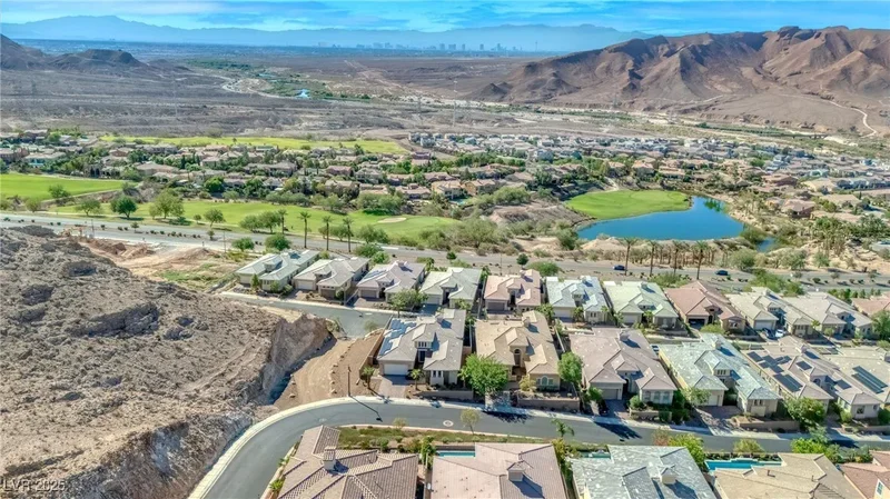 29 Porto Malaga Street, Henderson, NV 89011, Henderson, Nevada, United States. - Photo 8
