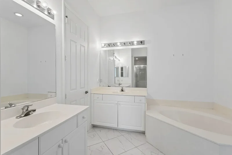 1319 Egrets Landing , 204, Naples, FL 34108, Naples, Florida, United States. - Photo 2