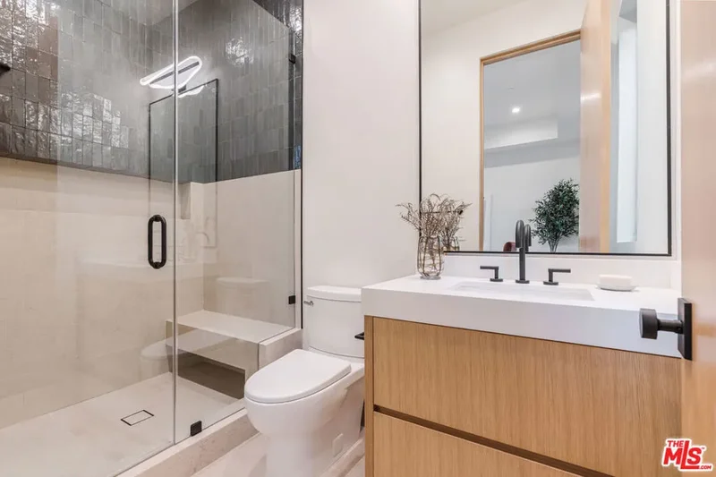 5064 Encino Avenue, Los Angeles, California, United States. - Photo 24