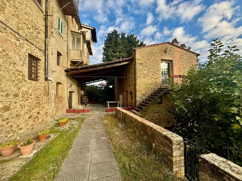 Colonica in vendita a Chianni(PI) in Ristrutturato composto da 11vani