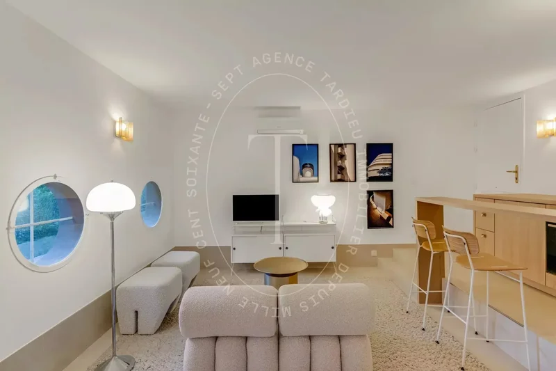 Saint-Tropez: Modern Art Deco Apartment